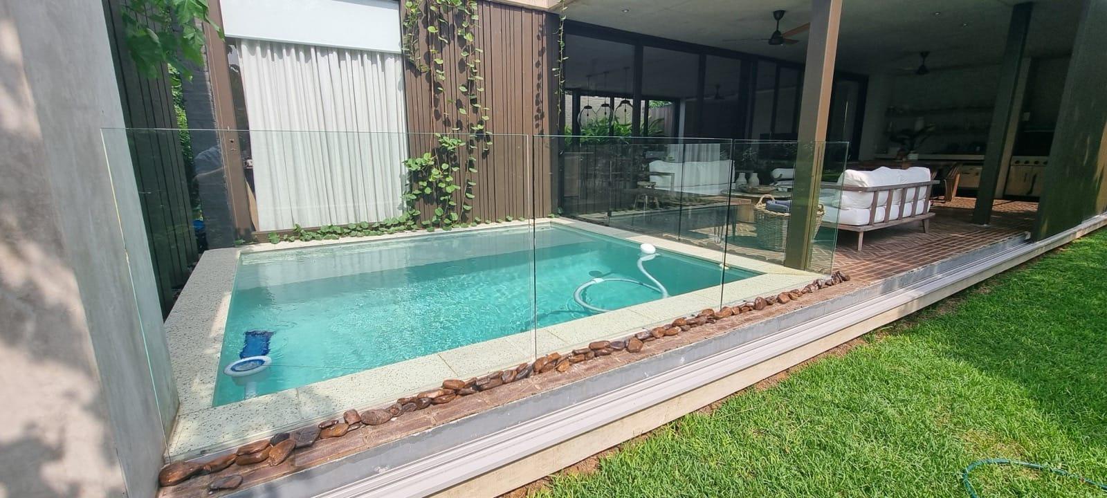 Poolside living, Simbithi